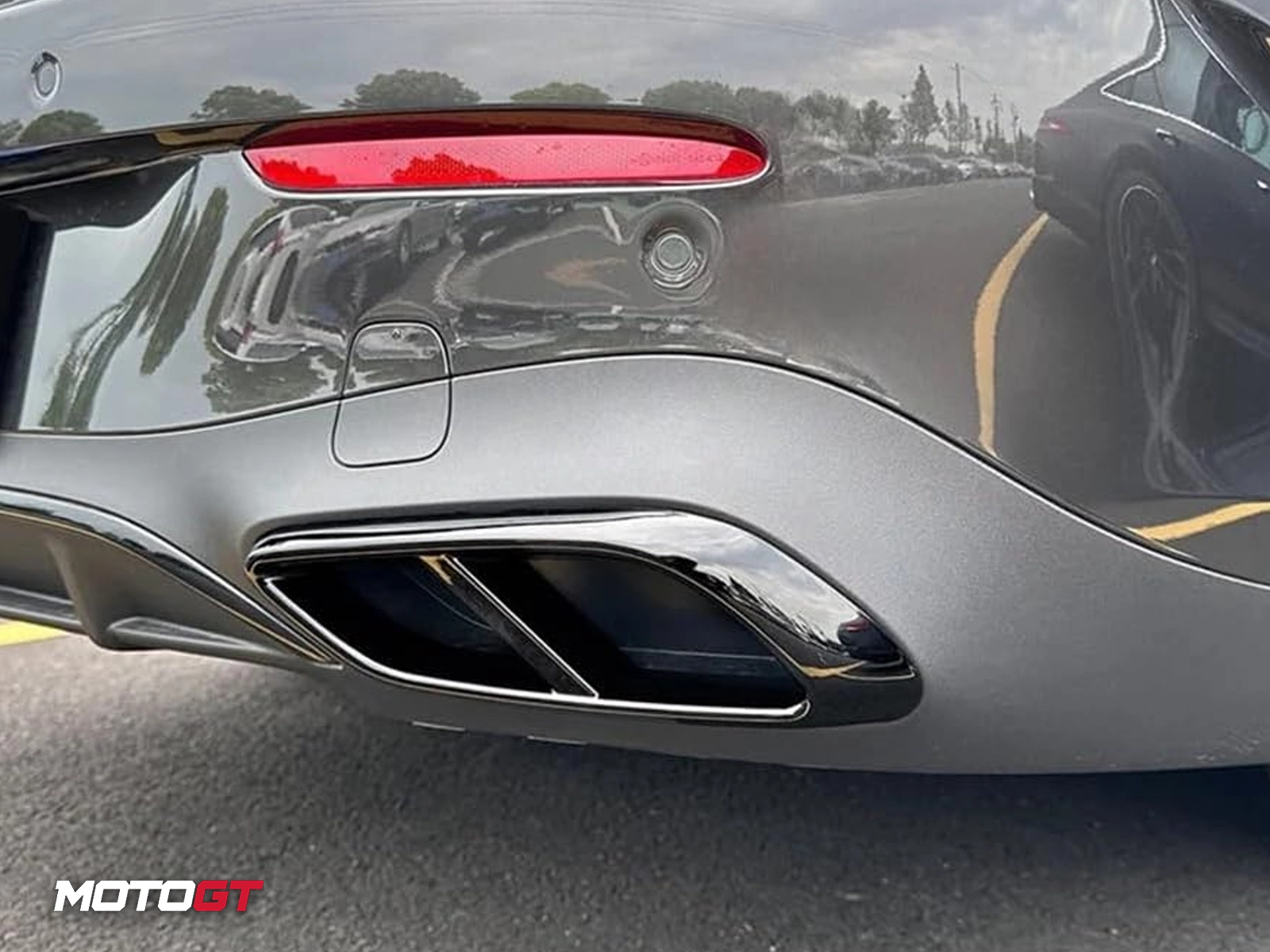 غطاء اكزوست خلفي من فئة CLE — 2